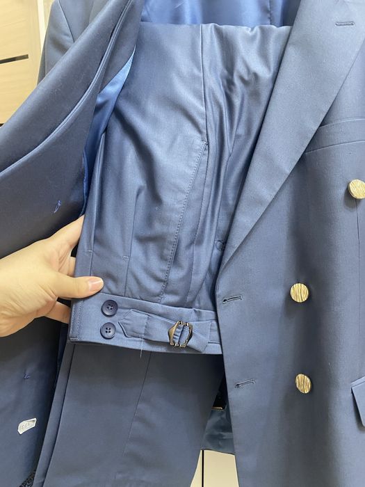 Продам костюмы мужские