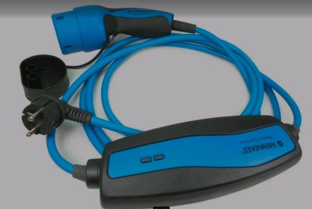 MENNEKES Оригинален Кабел Зареждане Електрически Автомобили Type 2 и Plug-In Хибриди 4 Метра 3,7kW