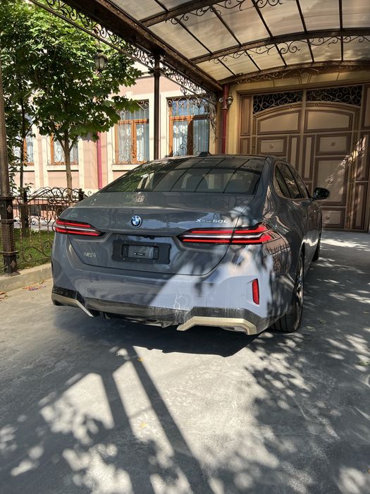 Bmw i 5  50 L  2025 йил