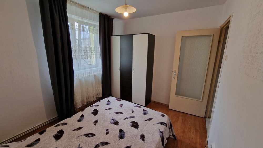 Inchiriez apartament cu 2 camere zona Decebal