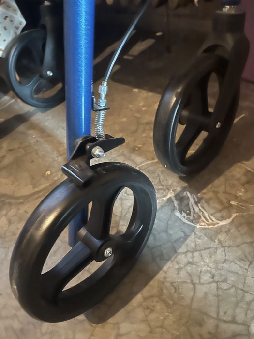 Cadru cu roti, suport sezut inclus