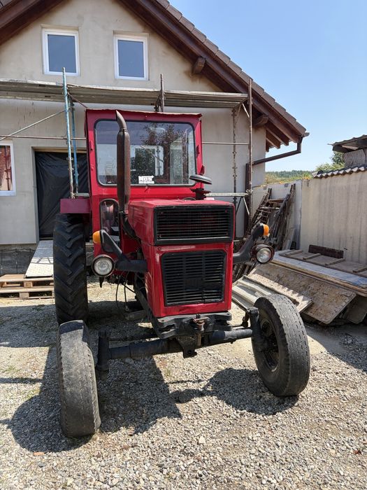 Vând Tractor Universal  650