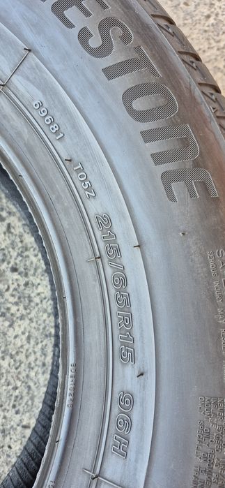 2 anvelope vara noi Bridgestone 215/65/15.Pretul este pe bucata.