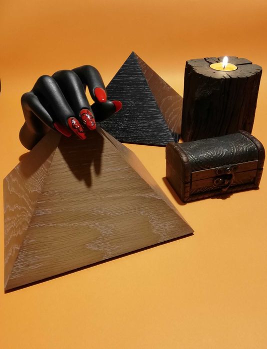 Часовник Пирамида