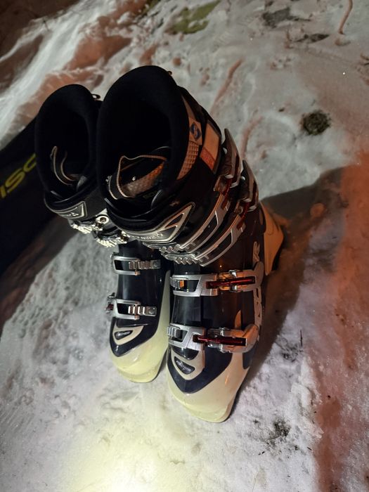 Лыжи с ботинками в комплекте