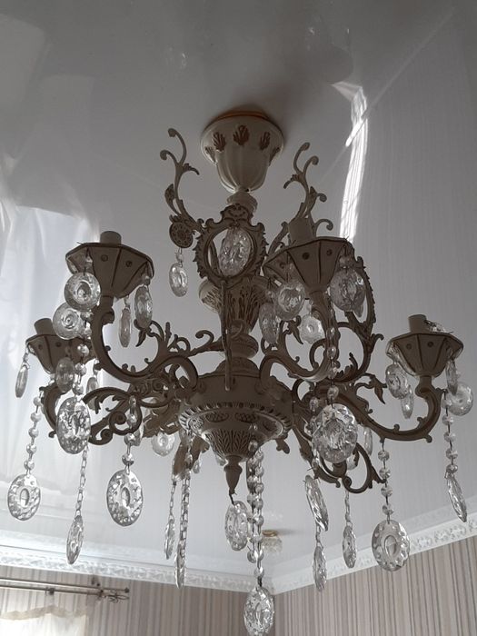 Продам люстры разные