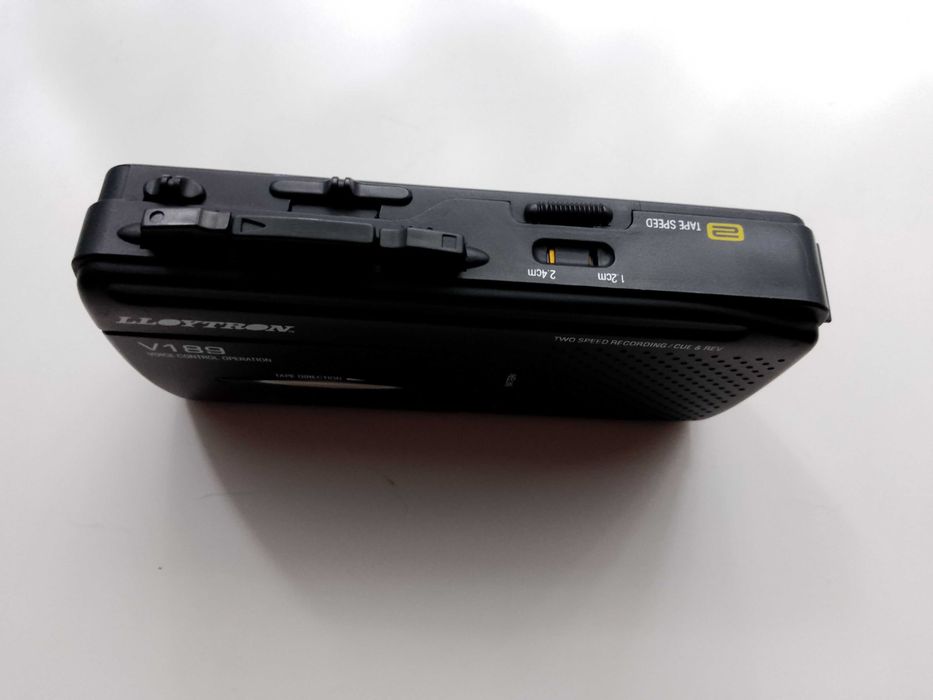 Компактен ретро диктофон LLOYTRON V189 Договаряне на цената!