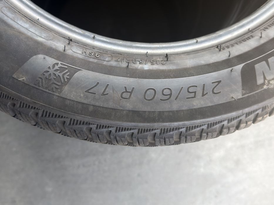Vand 4 anvelope 215/60/17 Michelin de iarnă ca noi