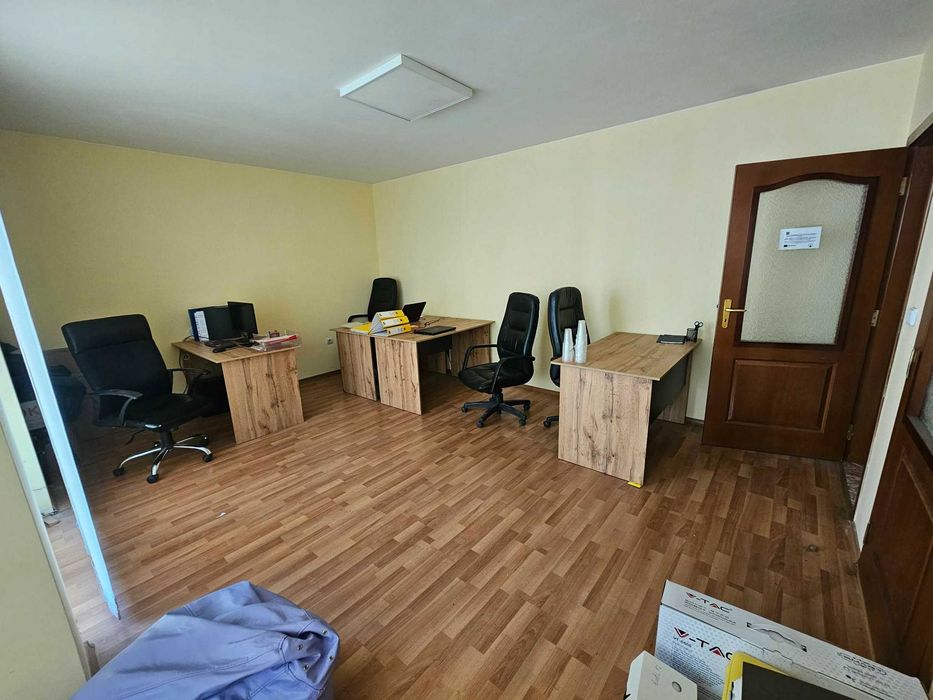 Комплект 4бр. Бюра и 4бр. офис столове, обзавеждане за офис