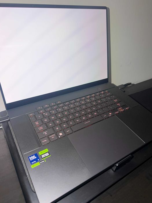 ASUS ROG Zephyrus G16 OLED (2026) – Ultra 9 285H, RTX 5080 16GB, 32GB RAM, 2TB SSD + Cooling Pad Razer