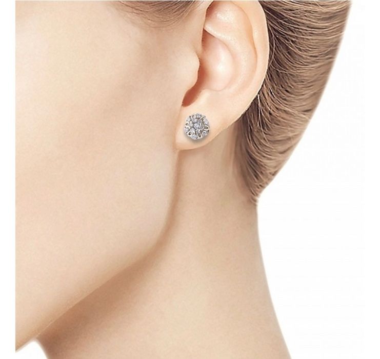 Продам серьги пуссеты с бриллиантом