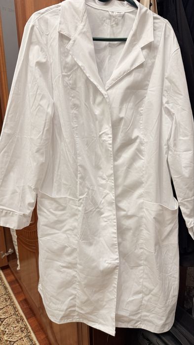 Продам новые белые халаты