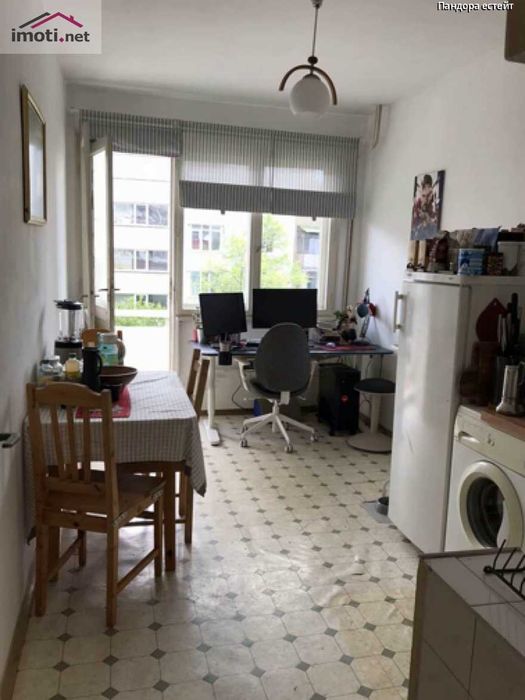 Продава се Едностаен апартамент в София, Изток - 46 кв.м за 2392 €/кв.м - Снимка #4