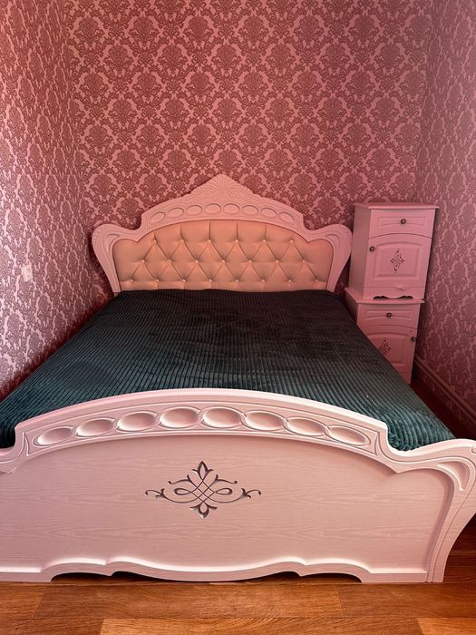 Спальный кровать