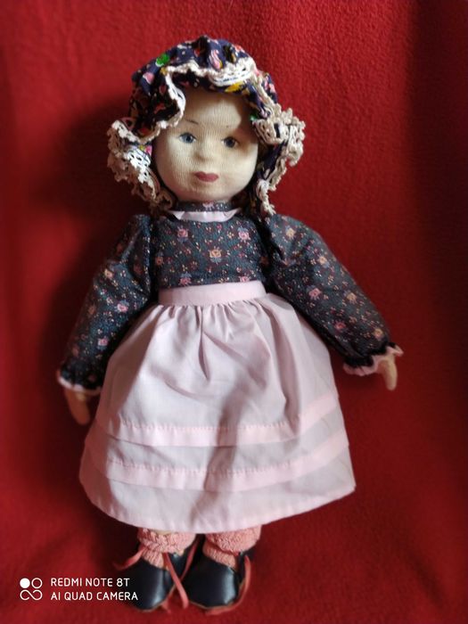 Стари ръчно направени кукли