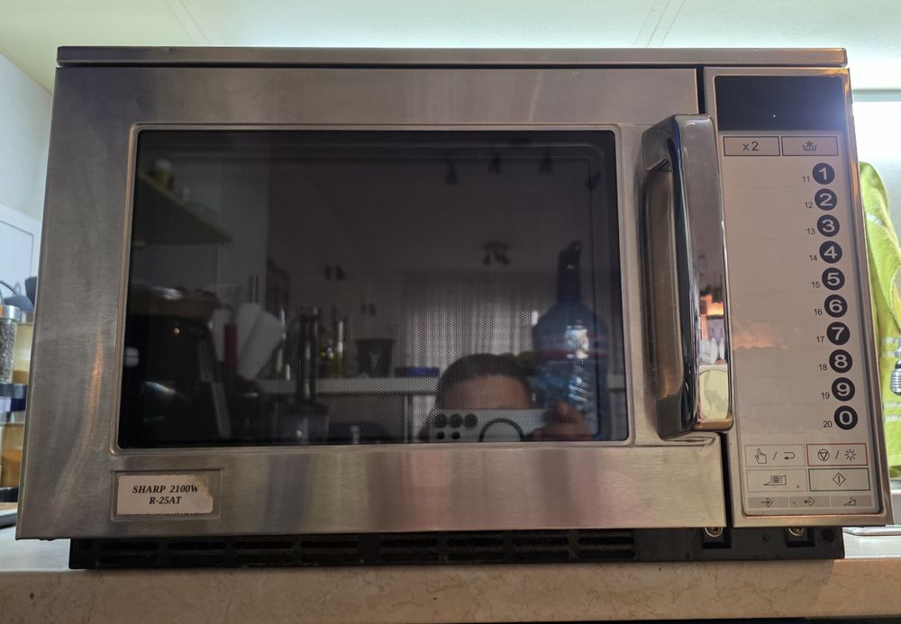 Професионално микровеле Sharp R-25AT 2100W фурна