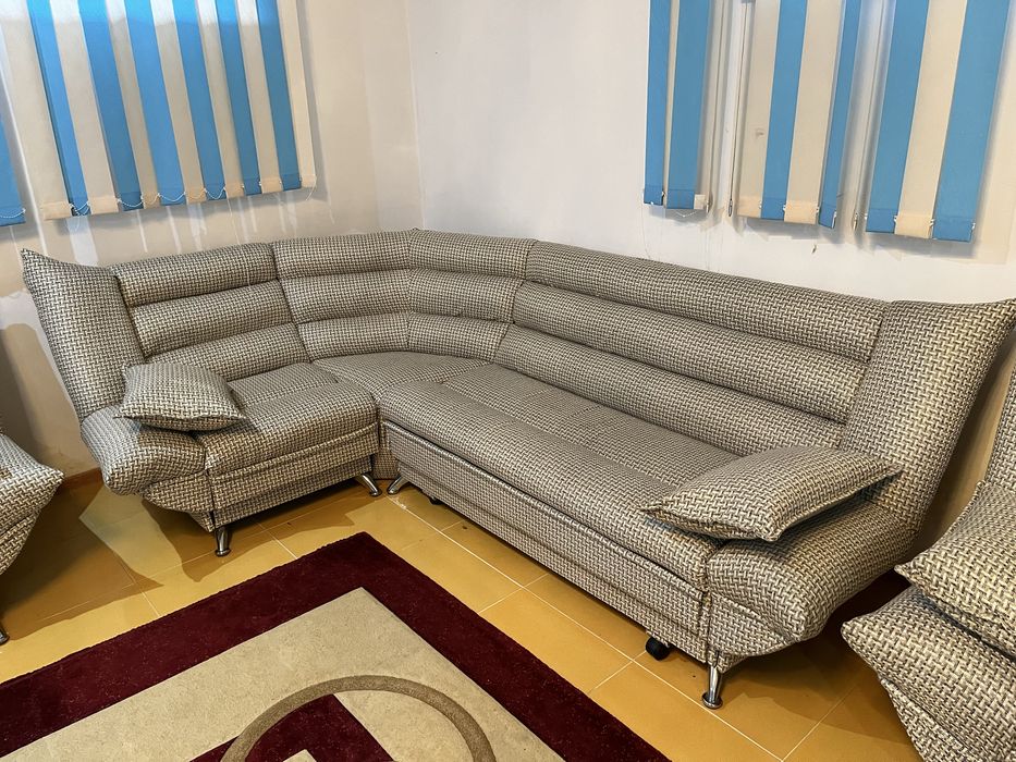 Диван с двумя креслами