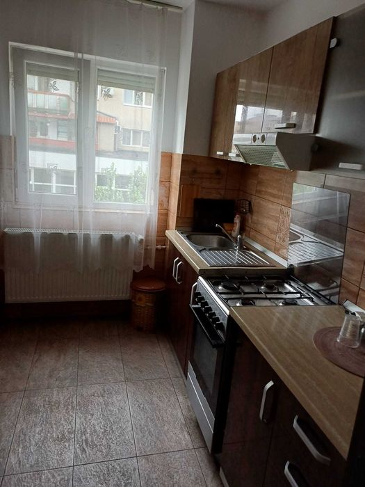 Inchiriez apartament centru Beius