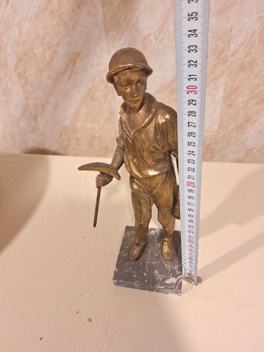 Голяма статуетка миньор