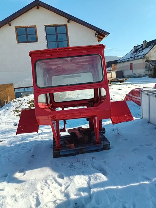 Vând cabină de tractor