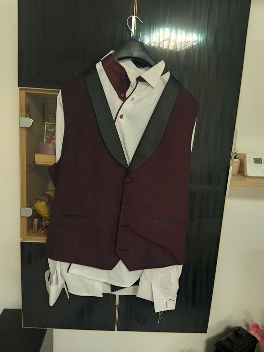 Vând Costum Ginere