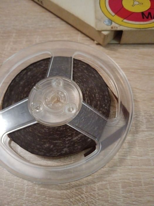 Benzi magnetofon cu cutie