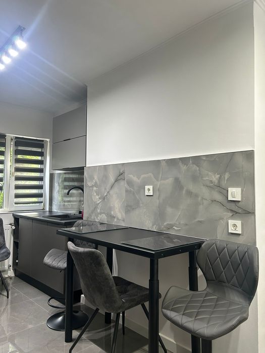 Inchiriez apartament de doua camere mobilat,utilat și renovat
