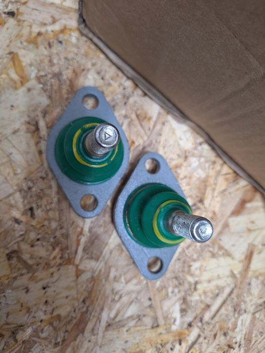 Продам шаровые опоры ваз