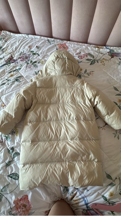Продам пуховик zara для девочки размер 130