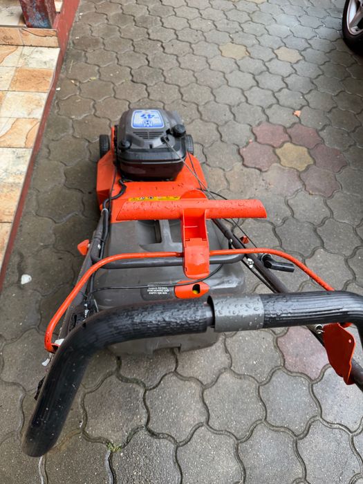 Mașină de tuns iarba Husqvarna perfect funcțională!!