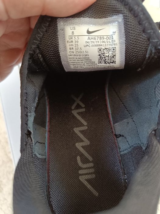 Продам кроссовки оригинал Nike Air Max 270