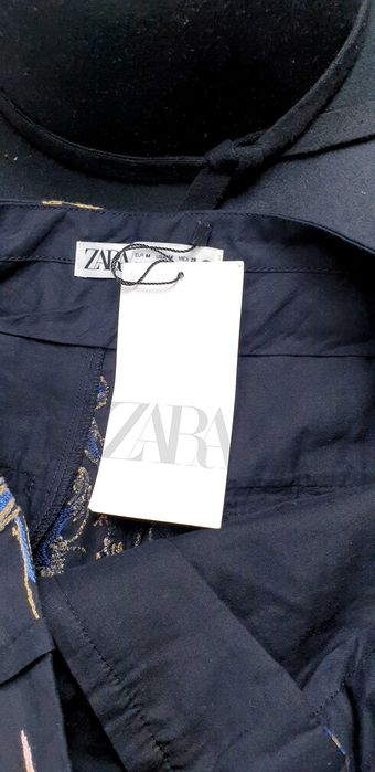 Pantaloni ZARA cu etichetă
