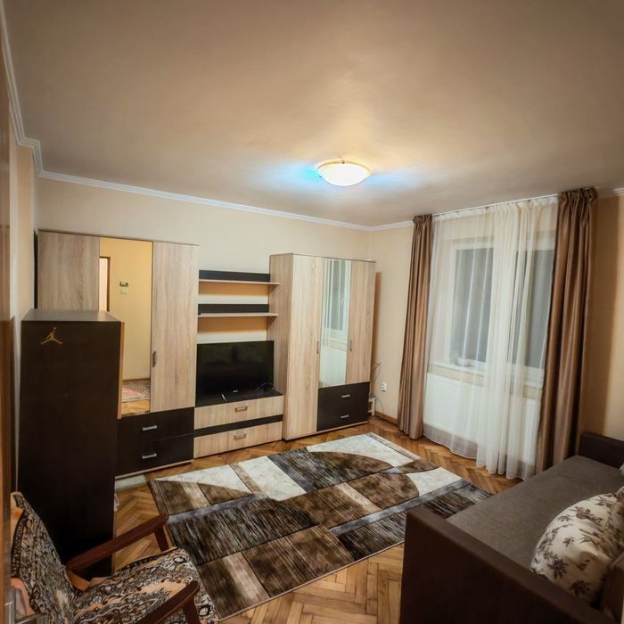 Garsonieră DECOMANDATĂ  Tractorul