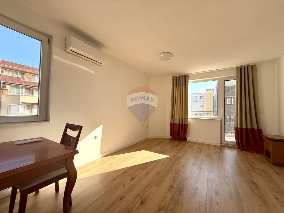 Южен двустаен апартамент с морска гледка за продажба, кв. Бриз, гр. В