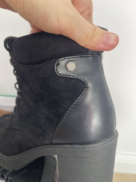 Ghete negre marimea 37