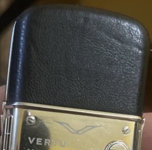 Отличен Vertu Constellation.