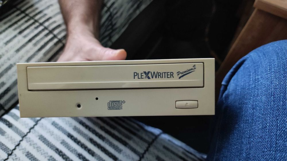 Продавам PlexWriter Premium 1