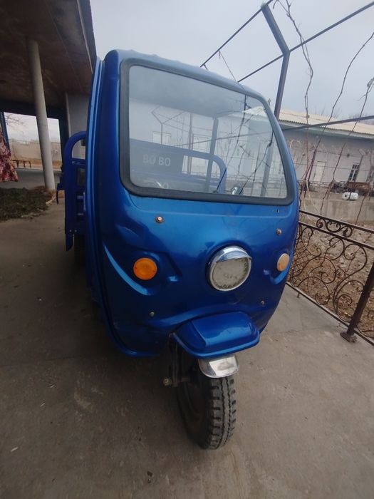 Mototsikl sotiladi: Texpaspurt va nomeri bor.