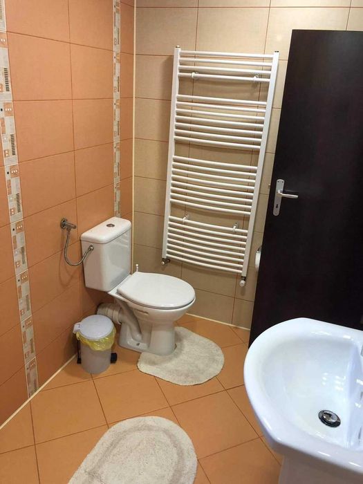 Два етажа от триетажна къща в кв. Вароша - 1500€/м2