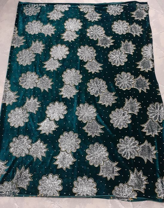 Продам отрез ткани. Велюр. Новая. 2 метра.