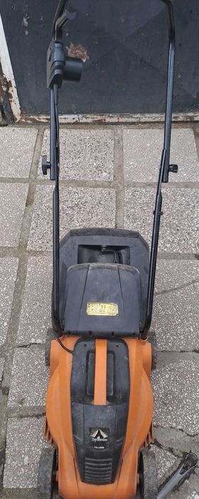 Електрическа косачка за трева TOP GARDEN 1000W с проблем в ел. мотора
