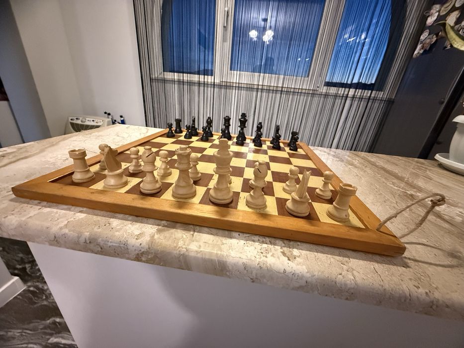 Винтидж комплект шахматна дъска и фигури (Made in Holland)