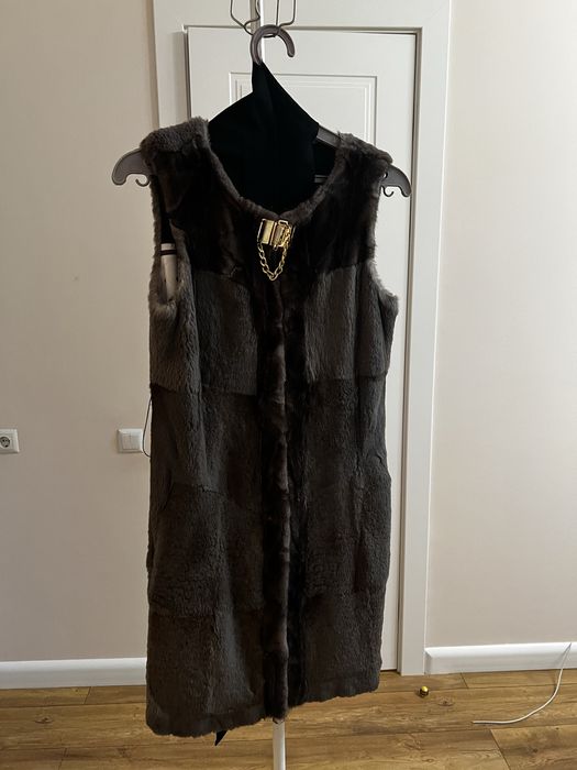 Продам меховую жилетку