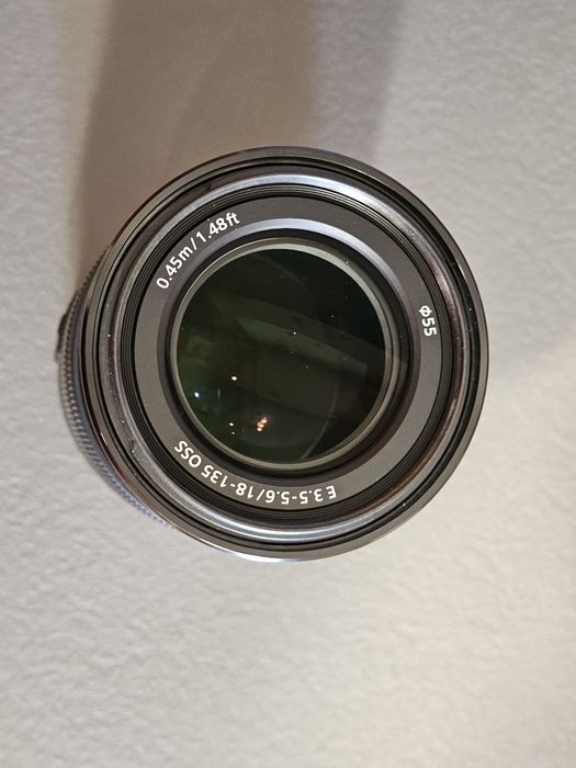 обектив Sony E 18-135mm f/3.5-5.6 OSS – състояние като нов