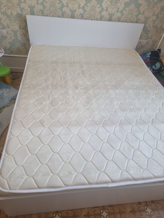 Кровать 2-х спала с матрасом