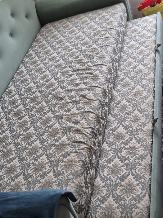 Продается диван в хорошем состояний