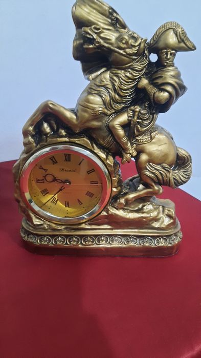 Часы настольные.