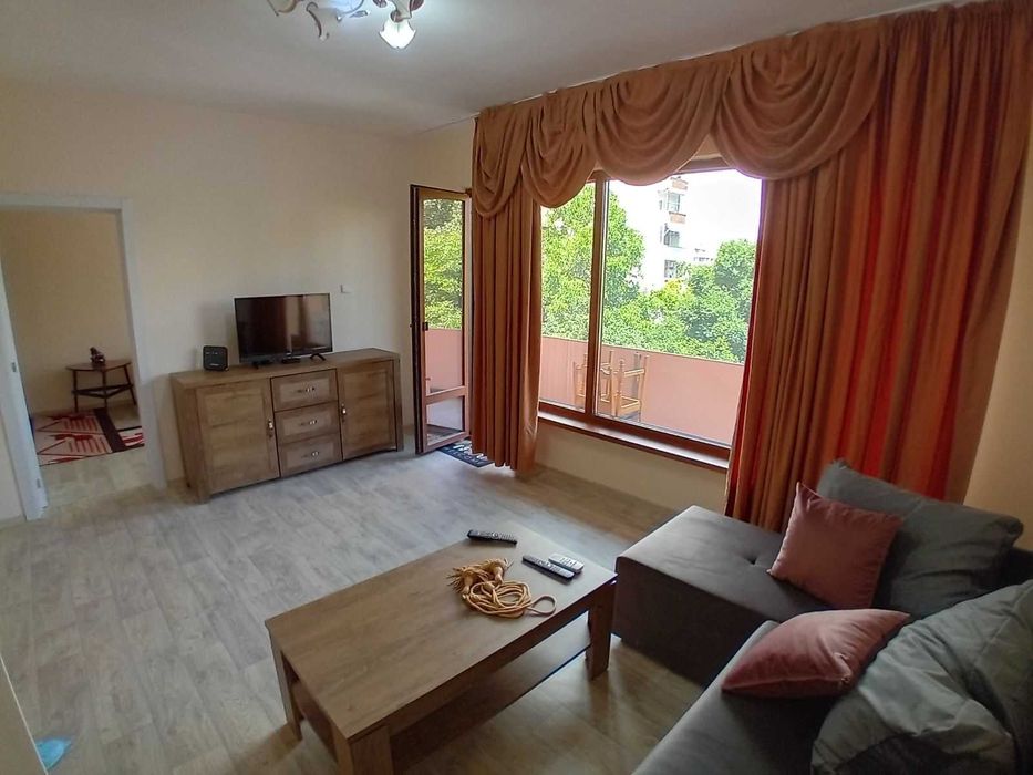 Дава се под наем Тристаен апартамент в Пловдив, Кършияка - 95 кв.м за 350 € - Снимка #1