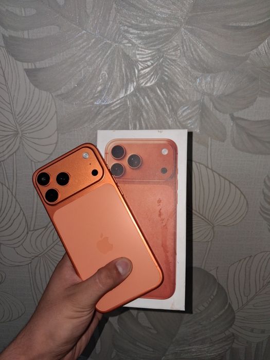 IPhone 17 pro max orange