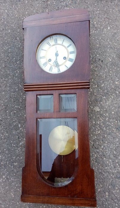 Pendula, ceas de perete antic Art-Deco cutie din lemn furnuruita, geam